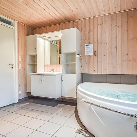 Fantastiskt Hem I Blåvand Med Bastu *